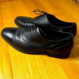 Men’s Cole Haan Black Cap Toe Dress Shoes with NikeAir sole, size 10